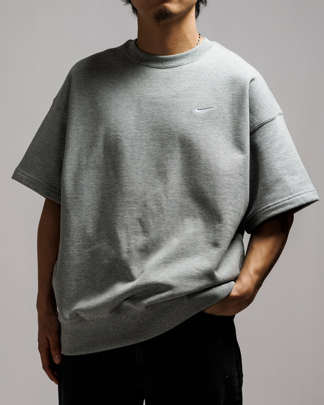 NIKE SOLO SWOOSH FT S/S TOP – A+S