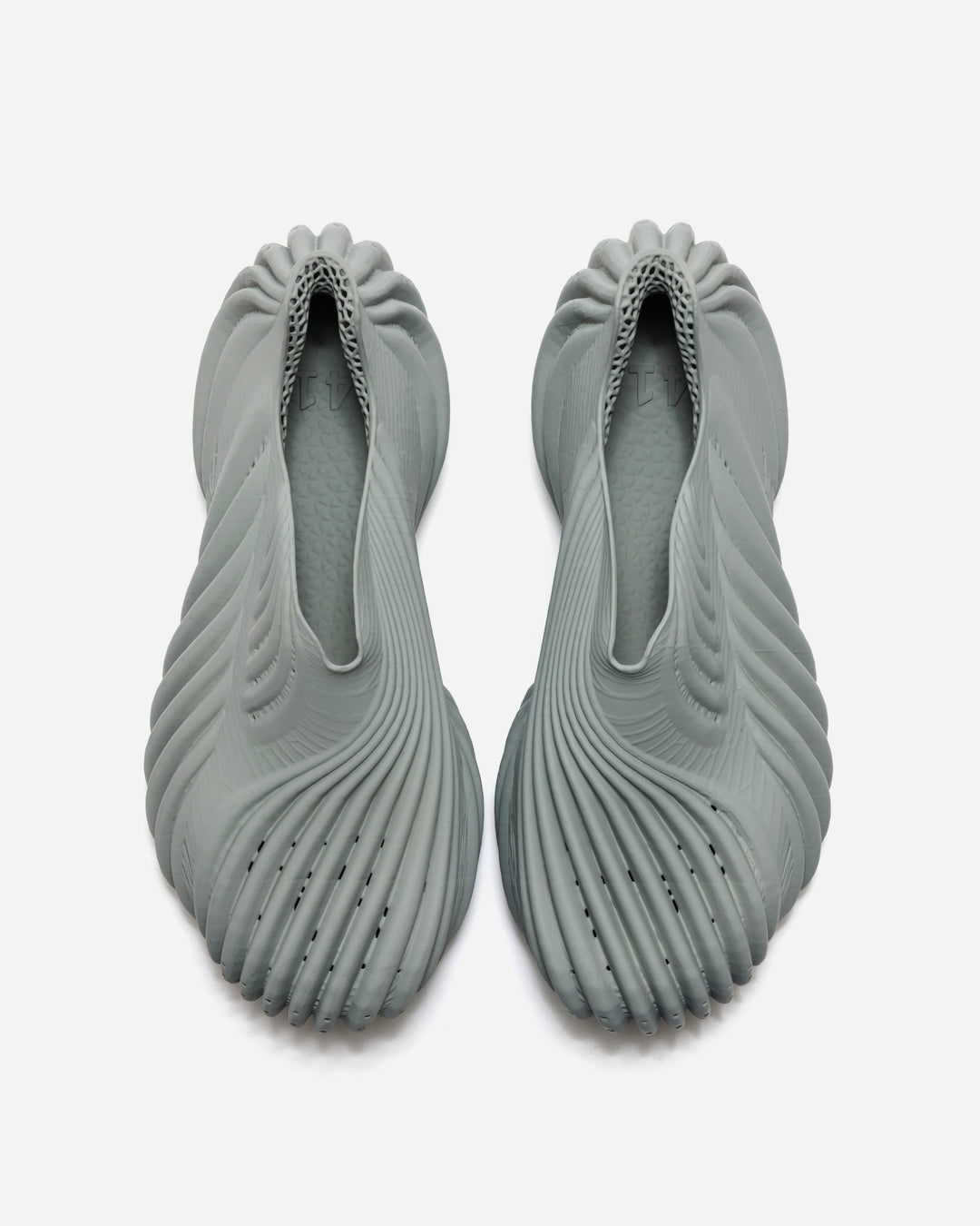 Aliveform ARMIS LOW 41サイズ　シルバー Aliveform ARMIS LOW 41サイズ シルバー ARMIS LOW – ALIVEFORM