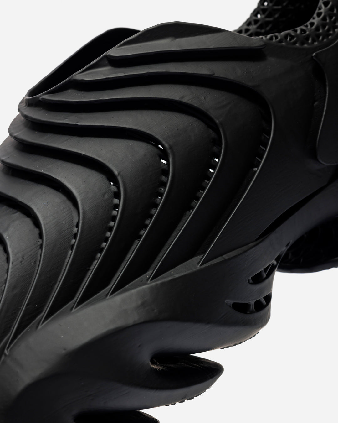 革新的なデザインと機能性☆ ALIVEFORM STRATUM FANG CHARCOAL ALIVEFORM STRATUM FANG CHARCOAL｜ARKIVE STUDIO