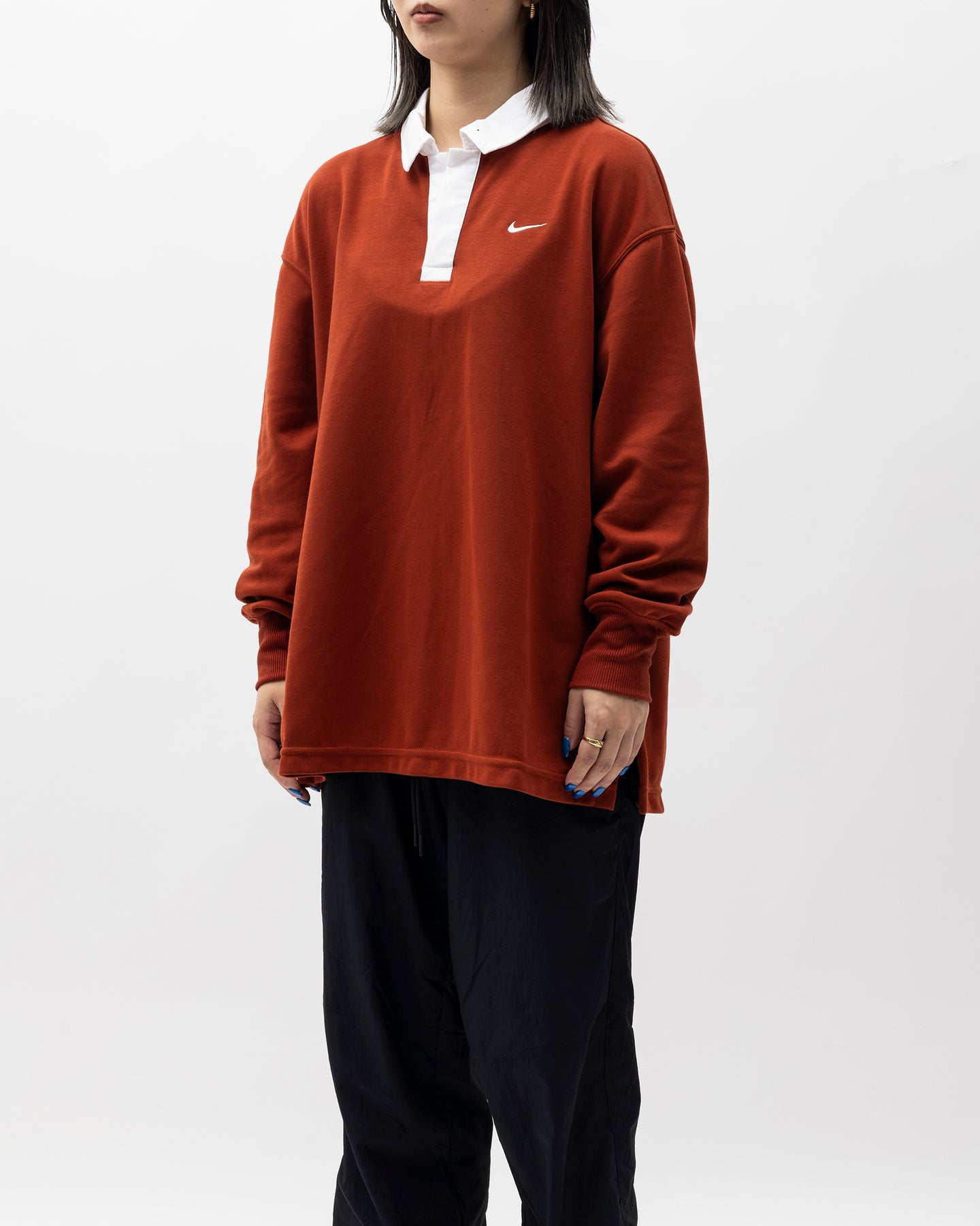 NIKE WMNS NSW ESSENTIAL OS L/S POLO – A+S