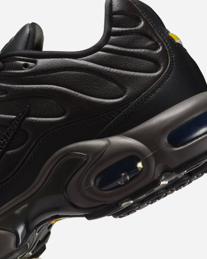 Nike air max plus black metallic gold online