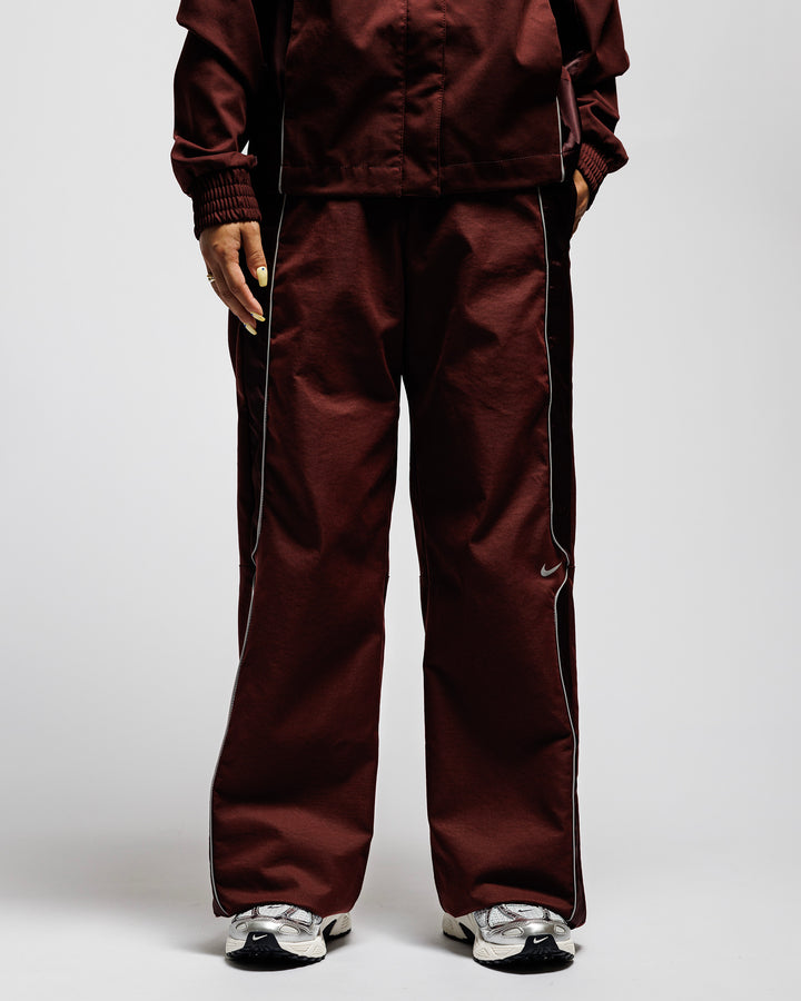 NIKE WMNS NSW SWOOSH WOVEN PANT – A+S